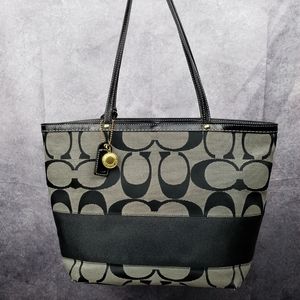 Coach G0768-10124 Hand Bag. Beautiful bag with several dangling Coach tag